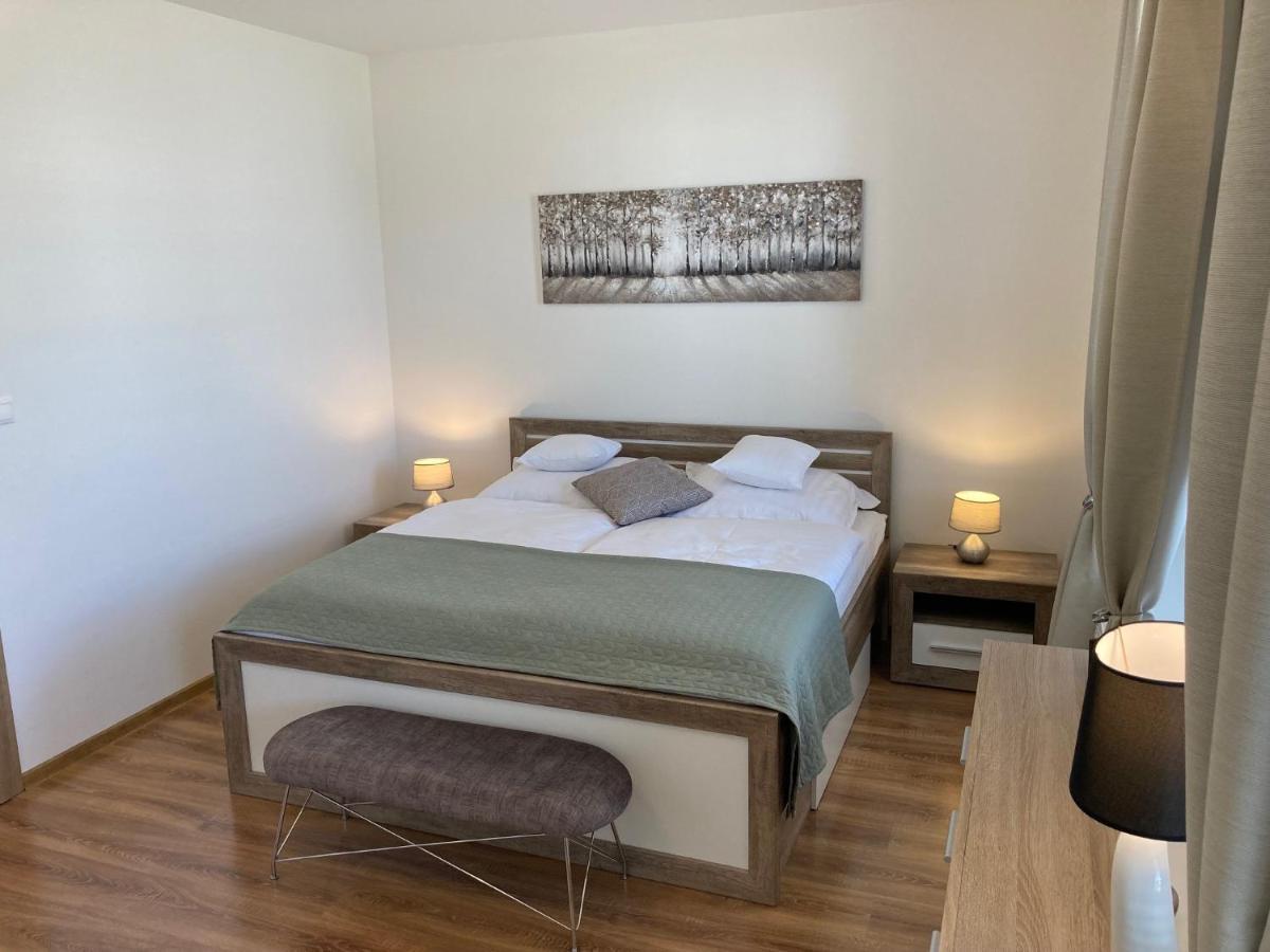 Apartmany Rubin Nesvady Bagian luar foto