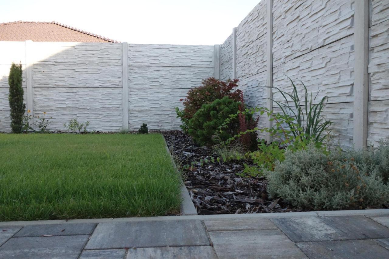 Apartmany Rubin Nesvady Bagian luar foto