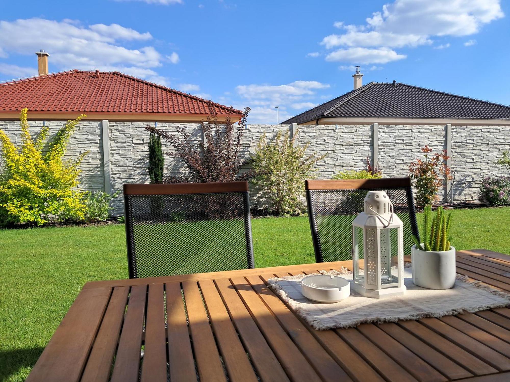 Apartmany Rubin Nesvady Bagian luar foto