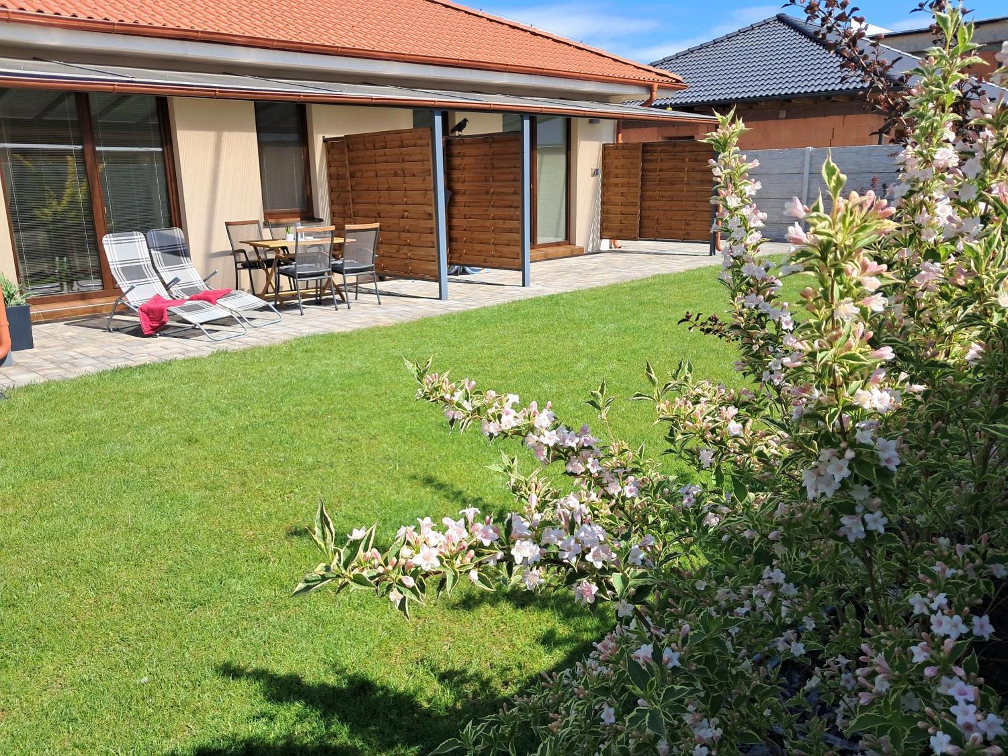 Apartmany Rubin Nesvady Bagian luar foto